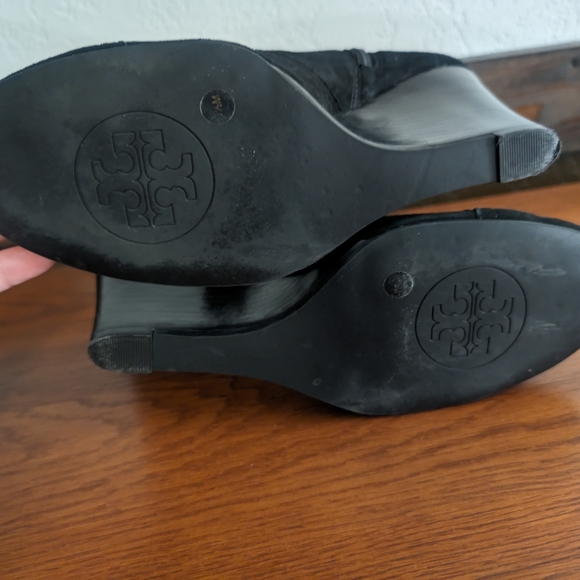 TORY BURCH Aaden black suede black logo detail wedge heel ankle boots size 9.5 - Picture 8 of 8